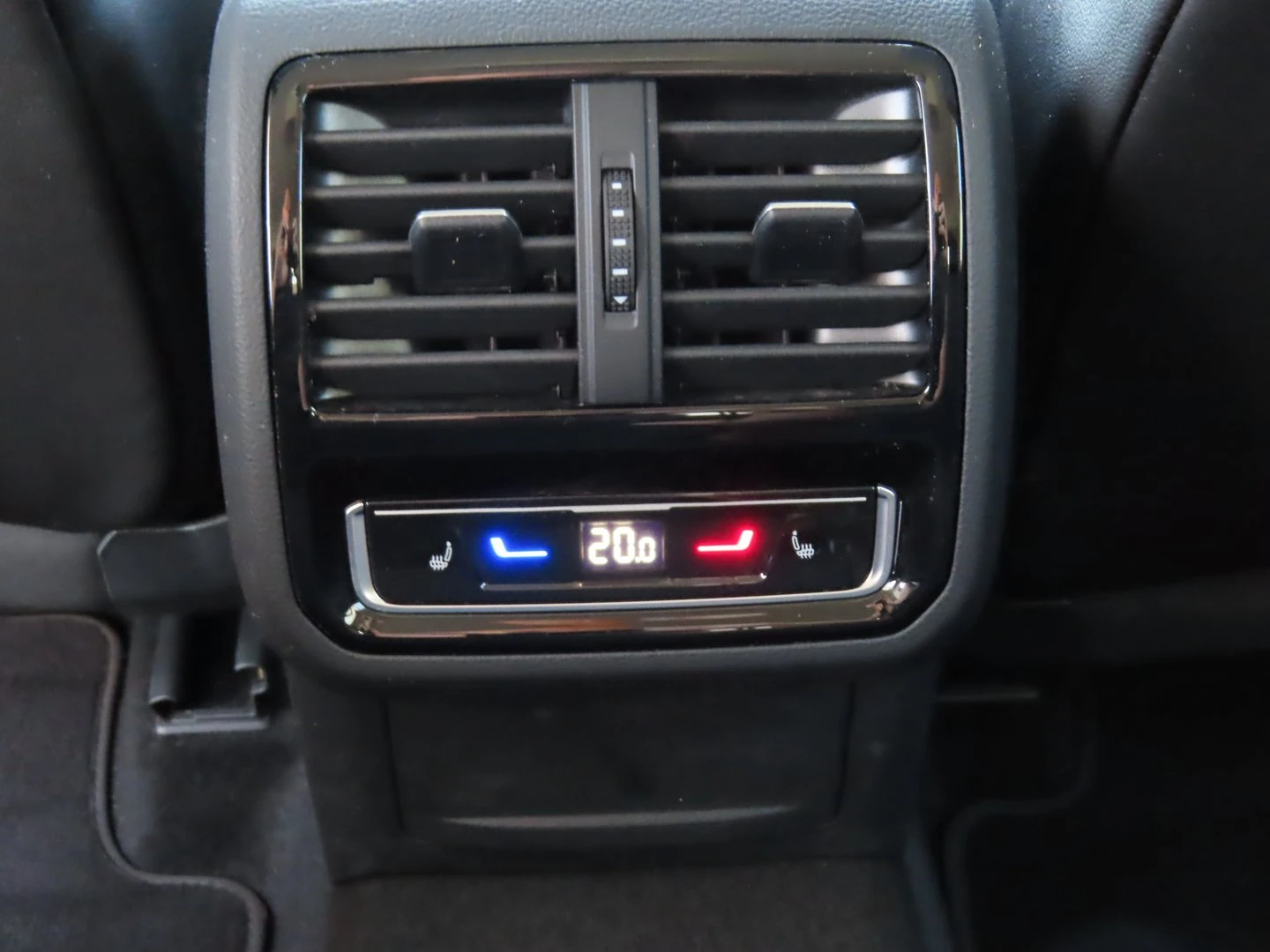 VW Arteon, снимка 15 - Автомобили и джипове - 56421271
