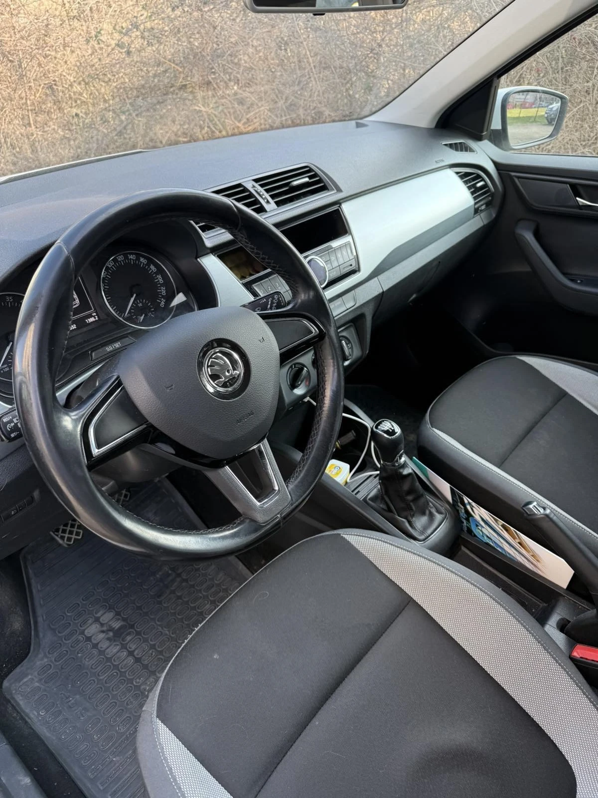 Skoda Fabia, снимка 5 - Автомобили и джипове - 56161433