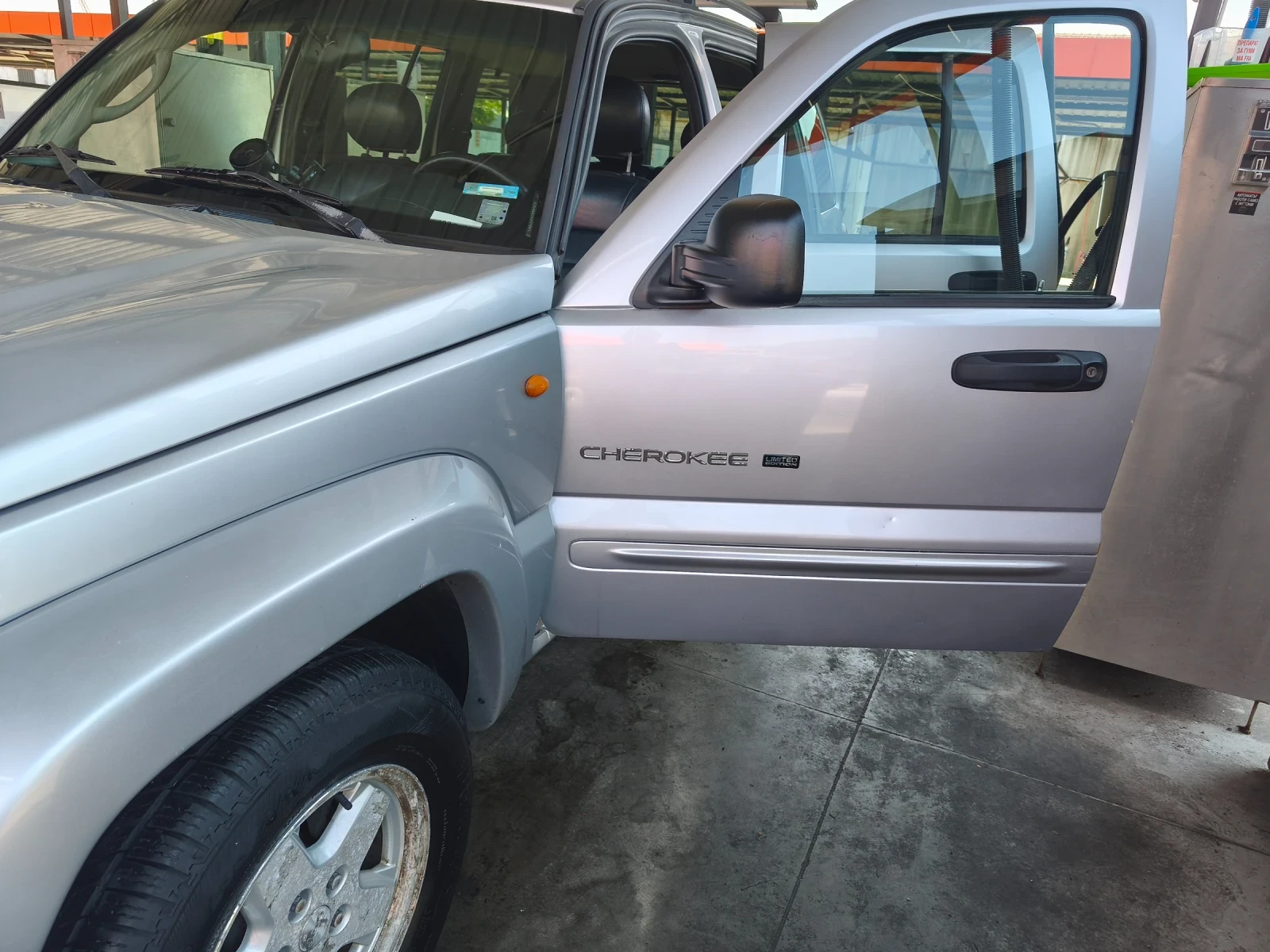 Jeep Cherokee, снимка 15 - Автомобили и джипове - 55578014