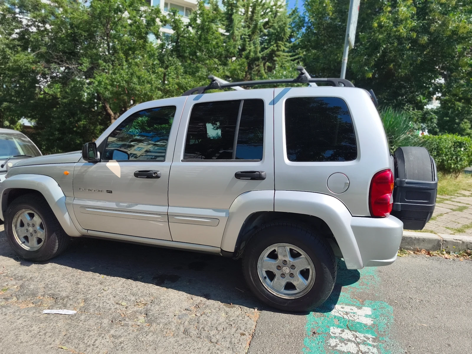 Jeep Cherokee, снимка 3 - Автомобили и джипове - 55578014