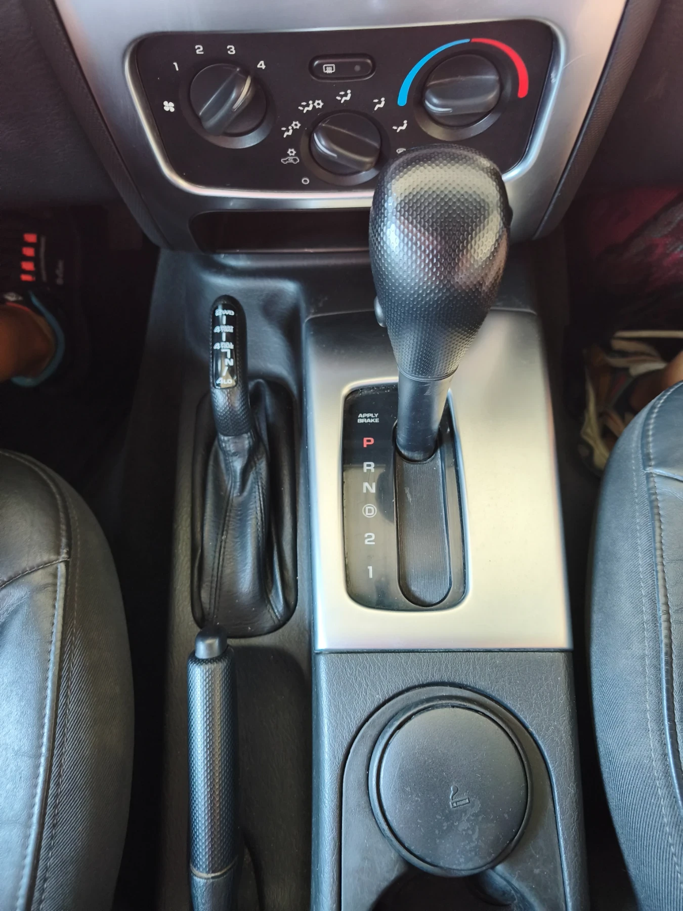Jeep Cherokee, снимка 6 - Автомобили и джипове - 55578014