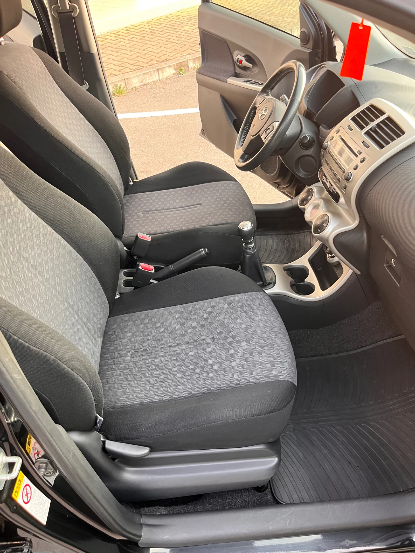 Toyota Urban Cruiser 1.4 D4D, снимка 12 - Автомобили и джипове - 56621453