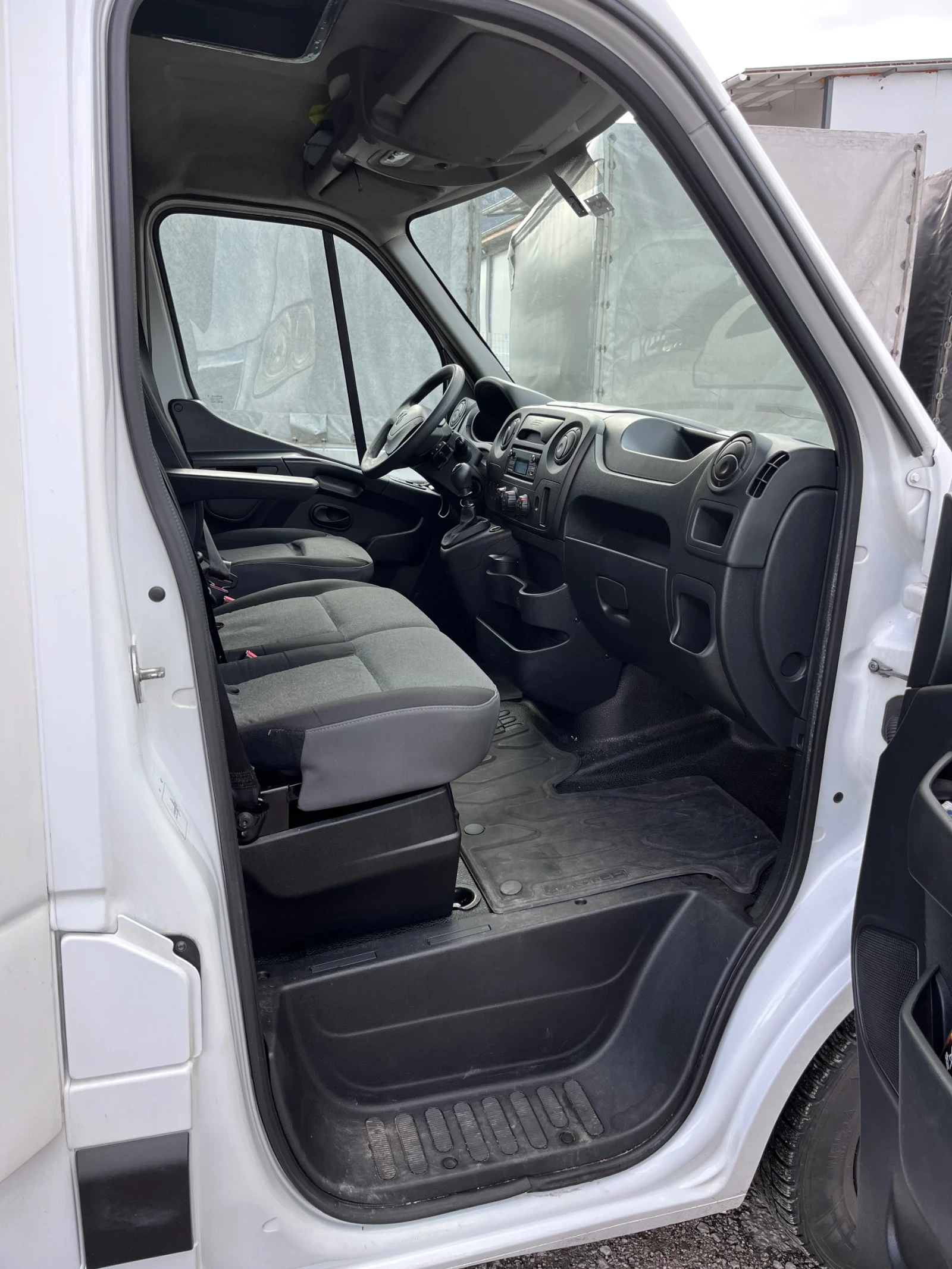 Renault Master 2.3 170кс - изображение 6