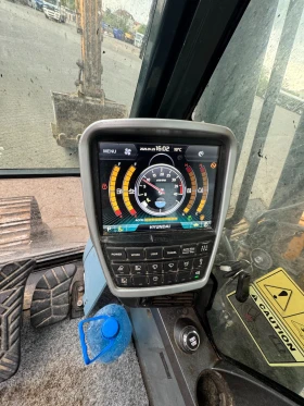Багер Hyundai HX 220, снимка 1
