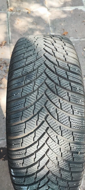 Гуми Зимни 235/60R18, снимка 3 - Гуми и джанти - 47548832