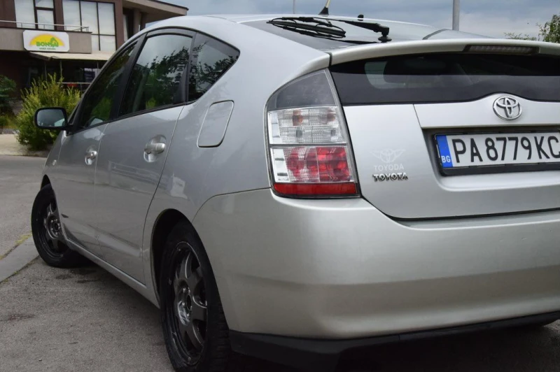 Toyota Prius, снимка 7 - Автомобили и джипове - 47077870