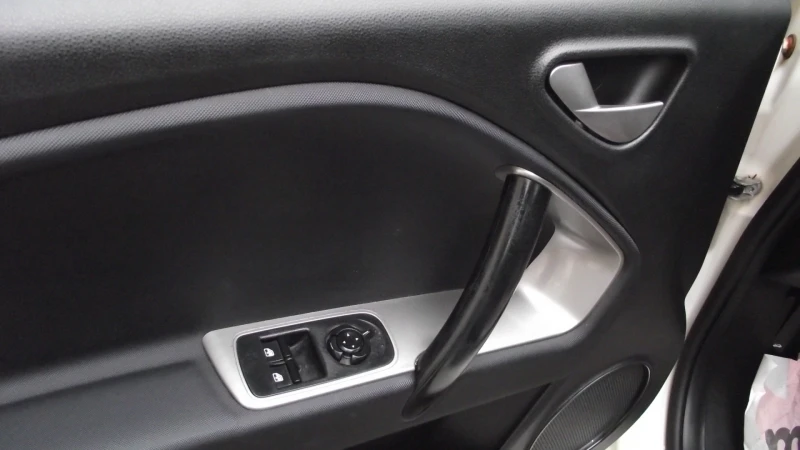 Alfa Romeo MiTo 1.4.i.120.k.c.ГАЗ.БЕНЗИН., снимка 13 - Автомобили и джипове - 52637111