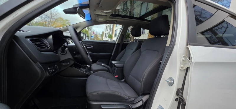 Kia Carens, снимка 10 - Автомобили и джипове - 53492873