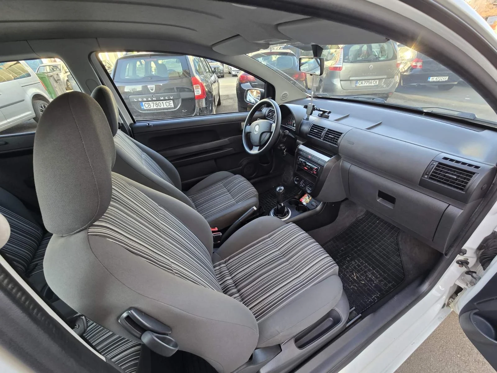 VW Fox Колата е като нова  - изображение 10
