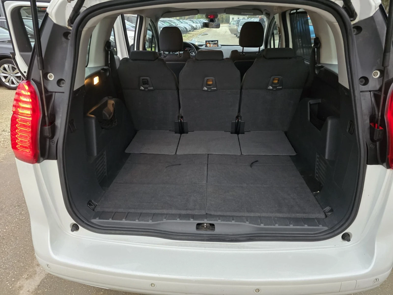 Peugeot 5008 1.6HDI 114. 6+ 1  | Mobile.bg   11