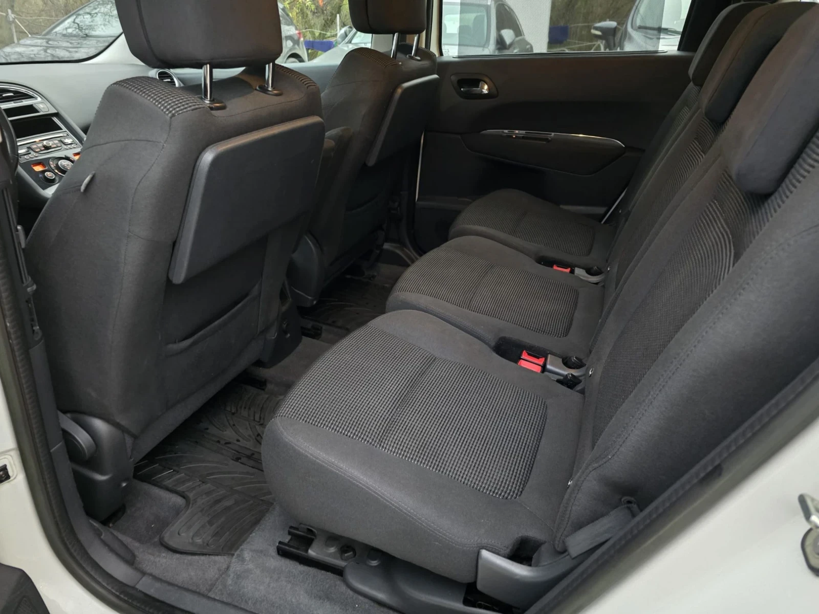 Peugeot 5008 1.6HDI 114к.с 6+ 1 места - изображение 10