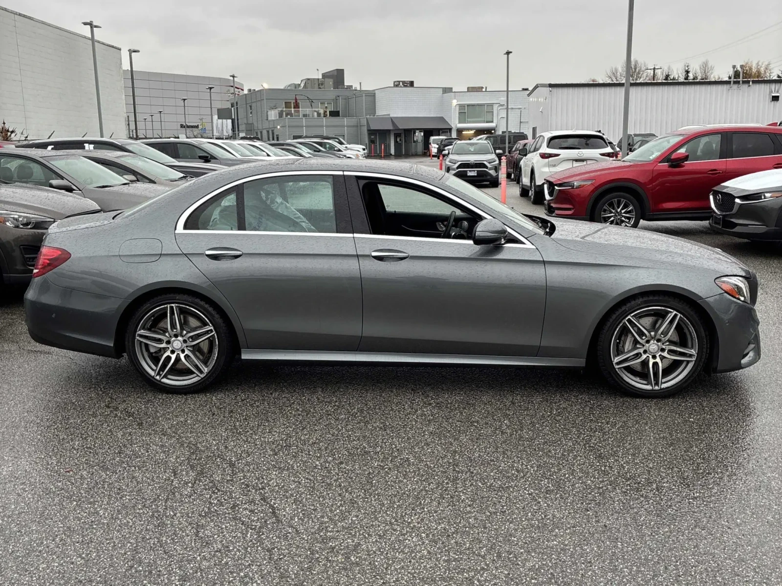 Mercedes-Benz E 400 * AMG  PACK* DIGITAL DASH* LOADED - изображение 3