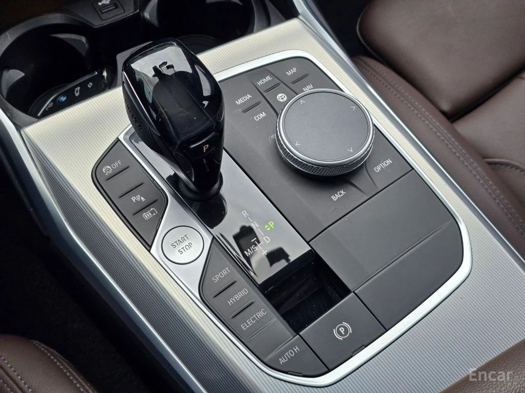 BMW 330 E* HYBRID* M* SPORT* 360КАМЕРА* LANE* ASSIST* , снимка 10 - Автомобили и джипове - 54510525