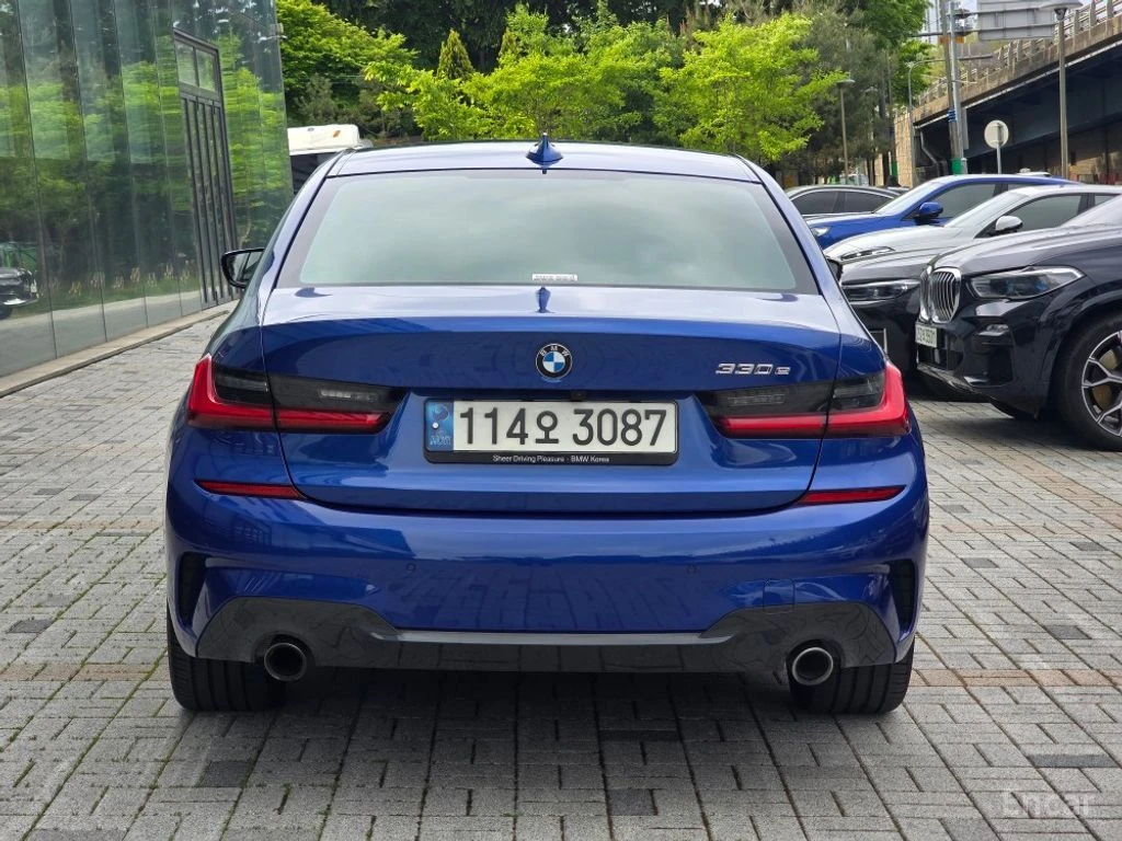 BMW 330 E* HYBRID* M* SPORT* 360КАМЕРА* LANE* ASSIST* , снимка 3 - Автомобили и джипове - 54510525