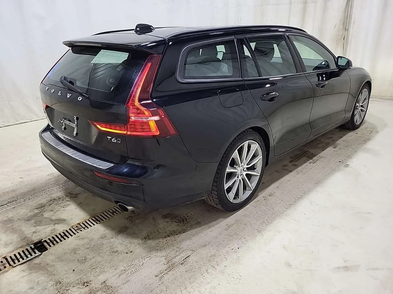 Volvo V60 * MOMENTUM * CARFAX * Без инциденти * , снимка 4 - Автомобили и джипове - 54823165