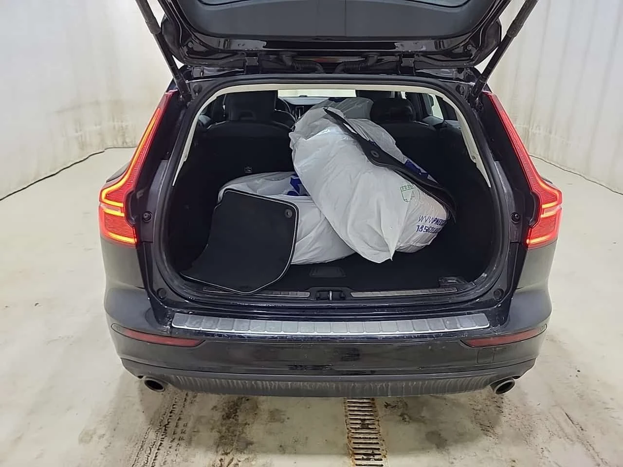 Volvo V60 * MOMENTUM * CARFAX * Без инциденти * , снимка 14 - Автомобили и джипове - 54823165