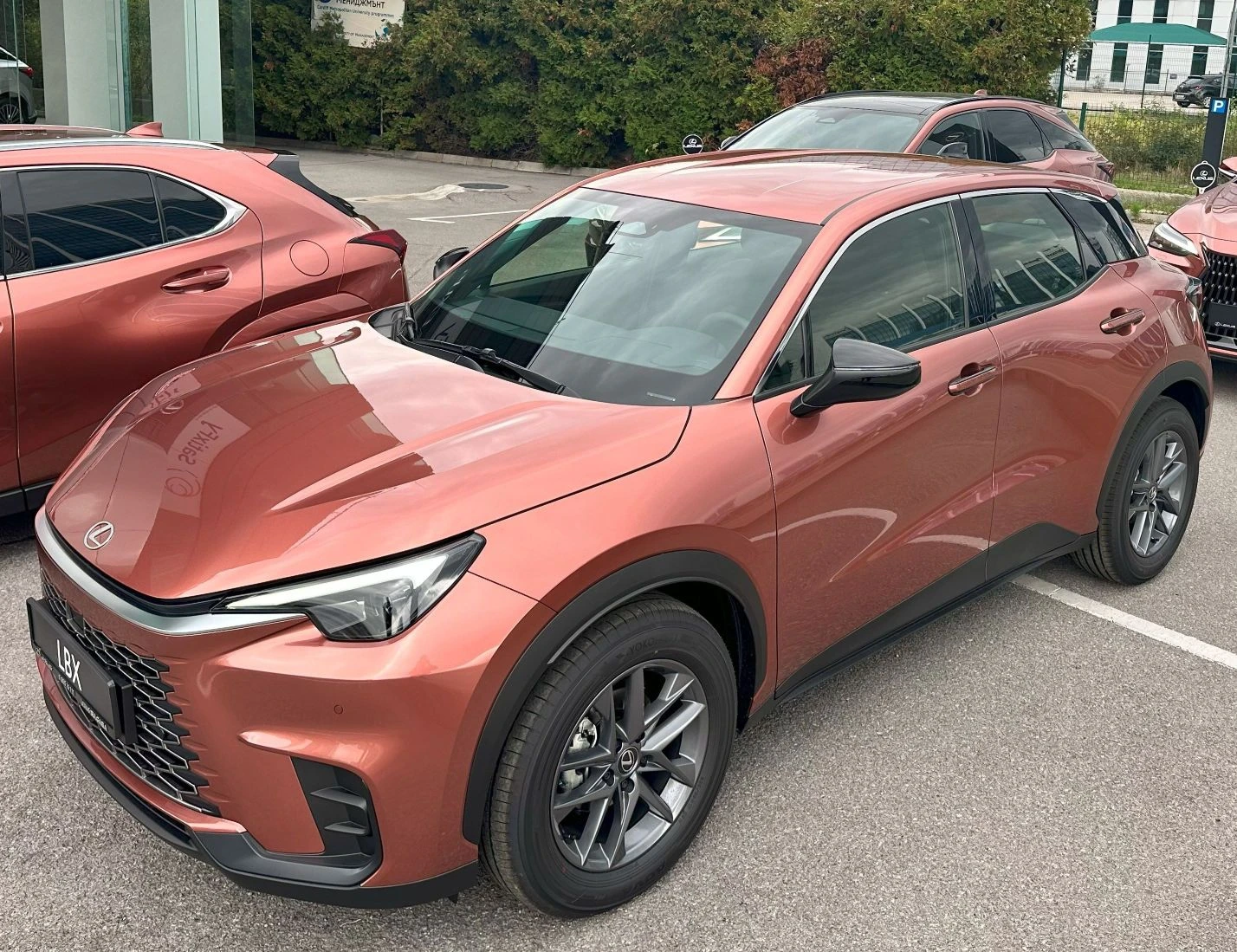 Lexus LBX 0km НОВ от 195 евро/мес. 10 г.гаранция, снимка 2 - Автомобили и джипове - 55177912