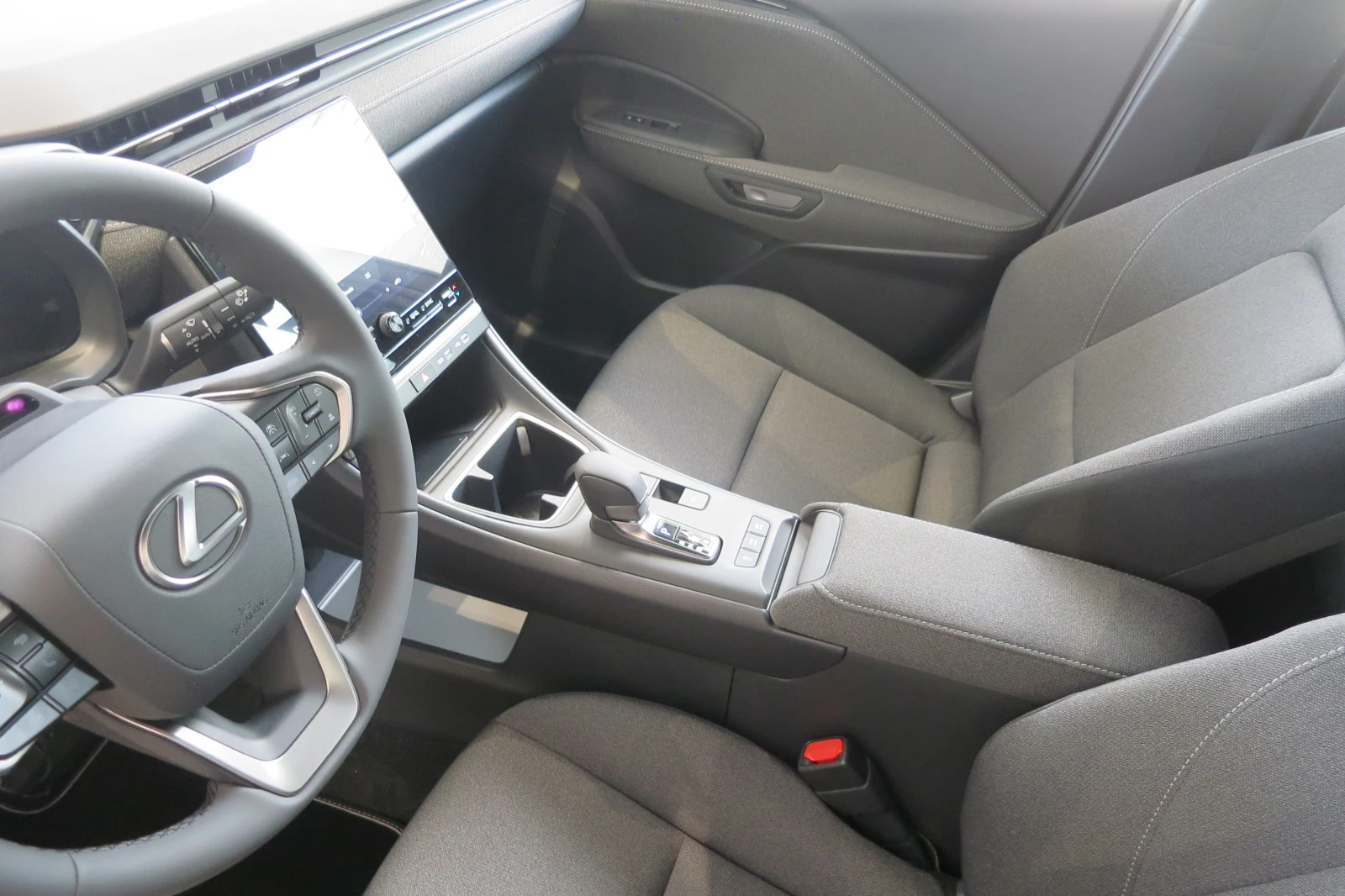 Lexus LBX 0km НОВ от 195 евро/мес. 10 г.гаранция, снимка 8 - Автомобили и джипове - 55727057