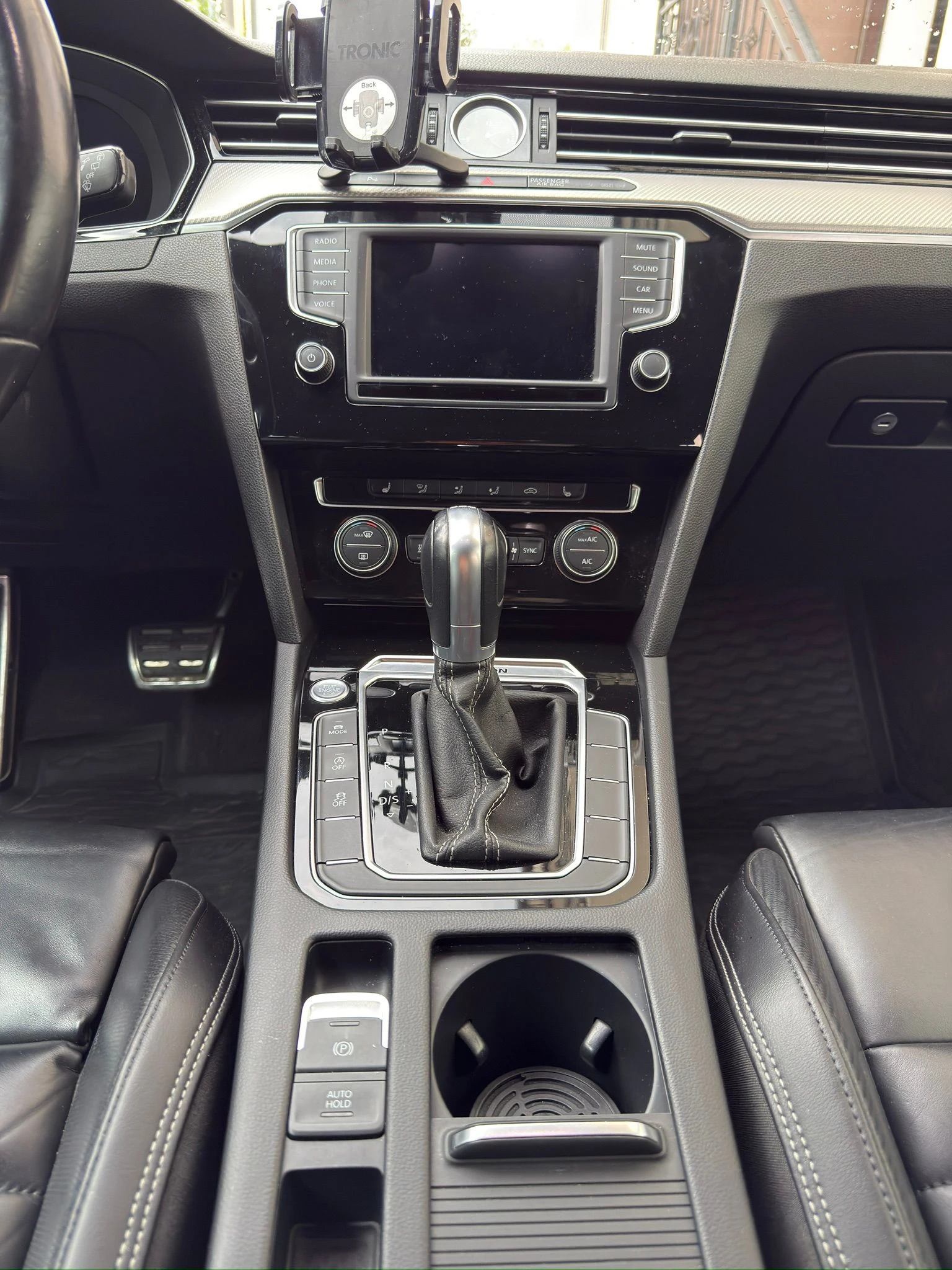 VW Passat R-Line 2.0d DSG, снимка 12 - Автомобили и джипове - 55615518