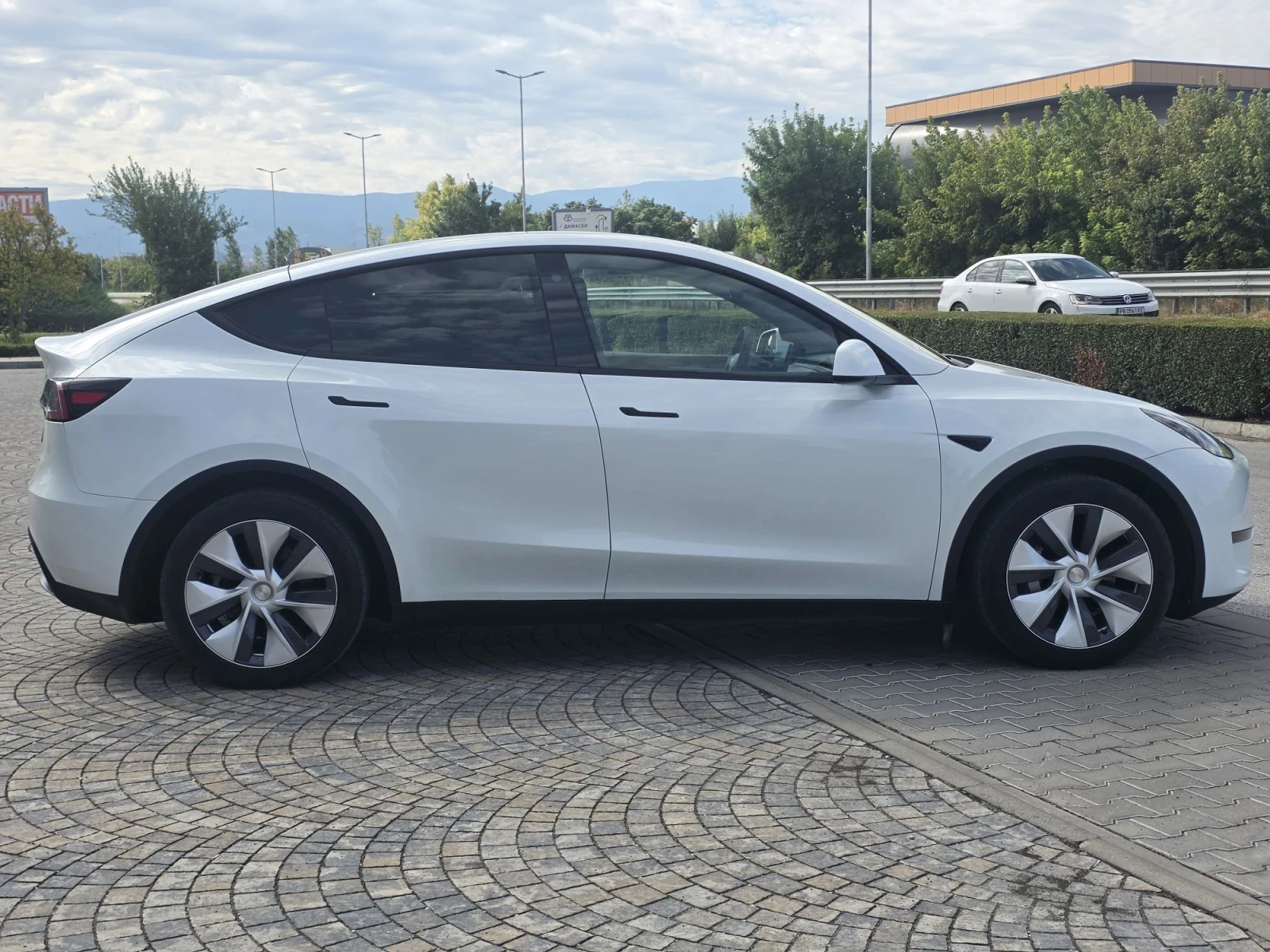 Tesla Model Y LONG RANGE/ DUAL MOTOR/ GERMANY/ НАЛИЧНА , снимка 5 - Автомобили и джипове - 56126135