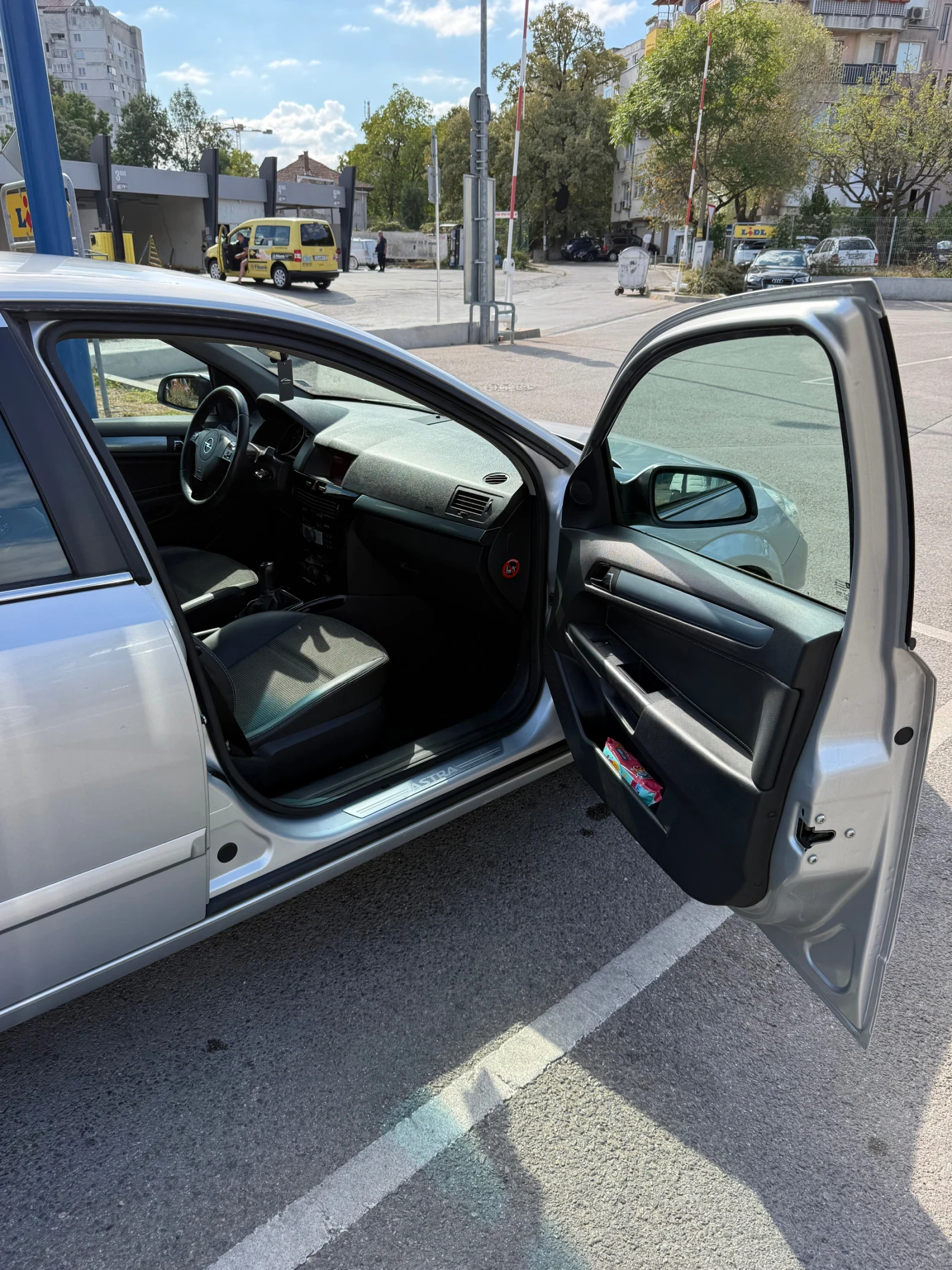 Opel Astra, снимка 12 - Автомобили и джипове - 56256612