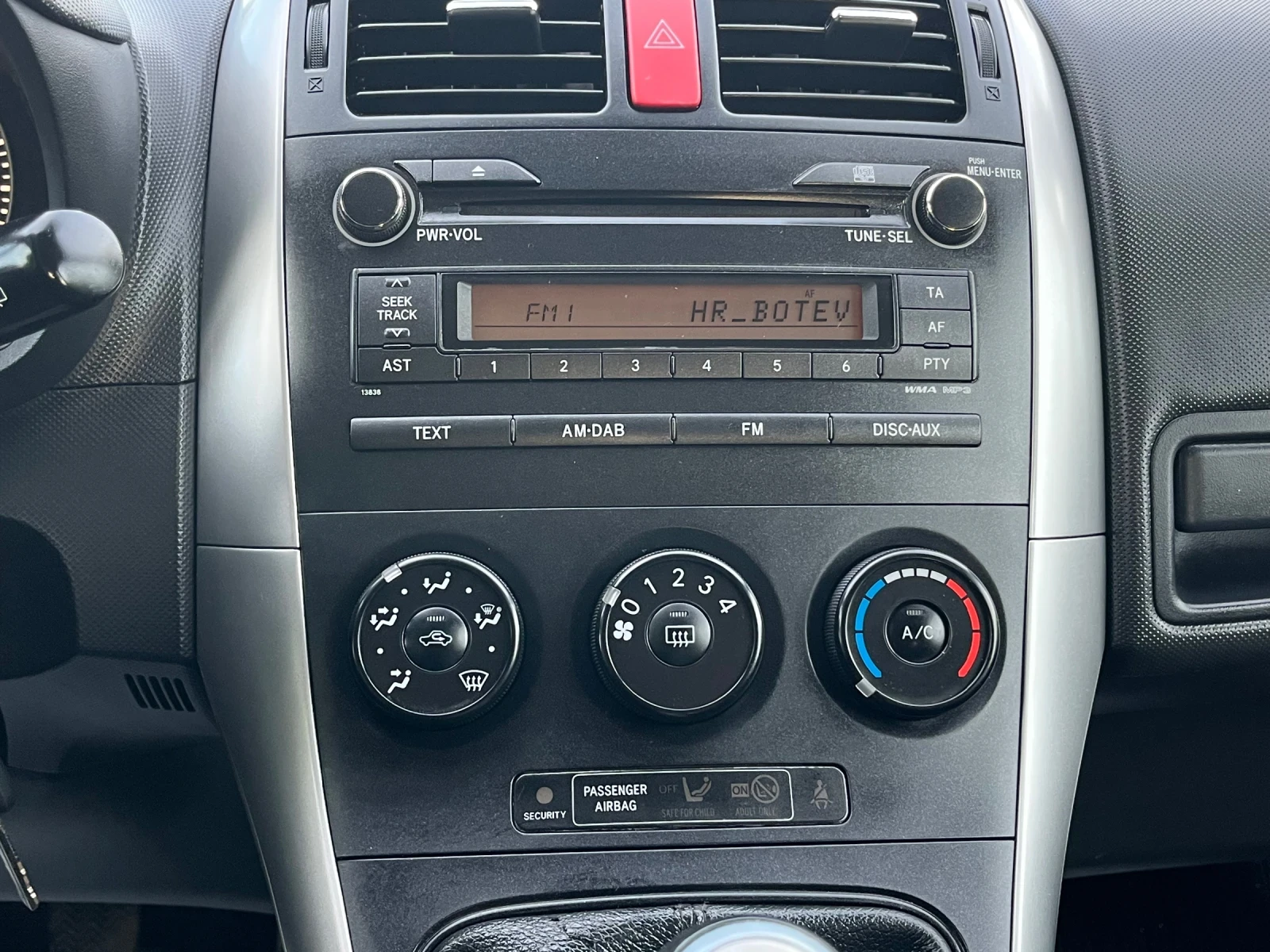 Toyota Auris 1.4 D4D, снимка 10 - Автомобили и джипове - 56364933