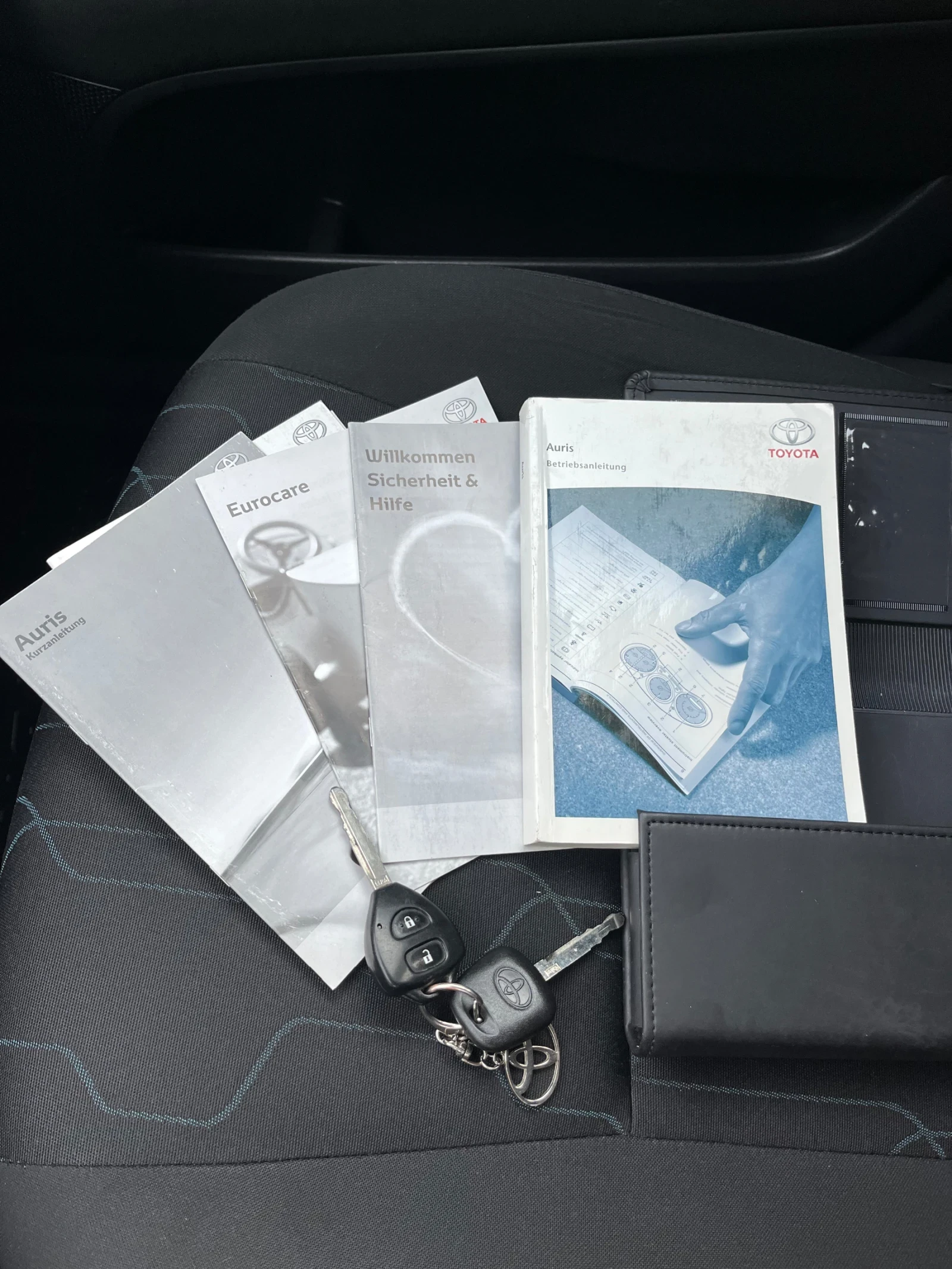 Toyota Auris 1.4 D4D, снимка 13 - Автомобили и джипове - 56364933