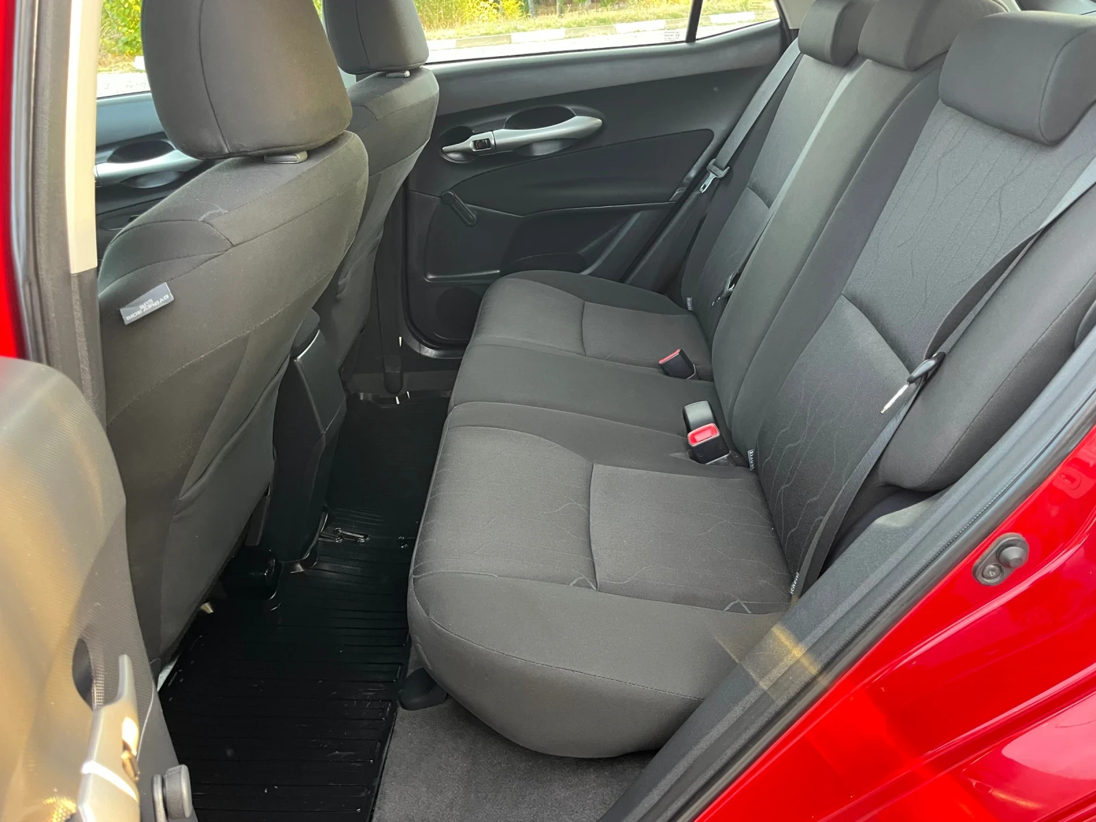 Toyota Auris 1.4 D4D, снимка 12 - Автомобили и джипове - 56364933