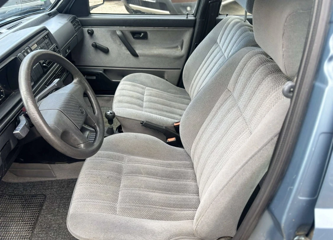 VW Golf 1.6i, снимка 12 - Автомобили и джипове - 56532525