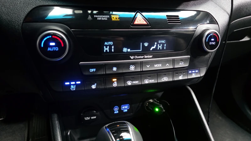 Hyundai Tucson 2.0CRDI/4x4/FACE/15000 KM, снимка 12 - Автомобили и джипове - 53431401