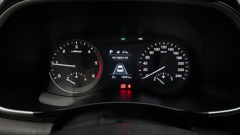 Hyundai Tucson 2.0CRDI/4x4/FACE/15000 KM, снимка 11 - Автомобили и джипове - 53431401