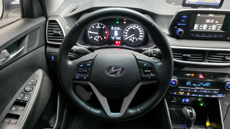 Hyundai Tucson 2.0CRDI/4x4/FACE/15000 KM, снимка 10 - Автомобили и джипове - 53431401