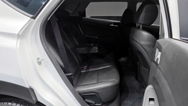 Hyundai Tucson 2.0CRDI/4x4/FACE/15000 KM, снимка 9 - Автомобили и джипове - 53431401