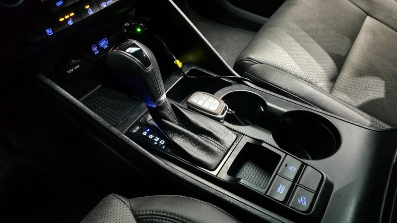 Hyundai Tucson 2.0CRDI/4x4/FACE/15000 KM, снимка 7 - Автомобили и джипове - 53431401