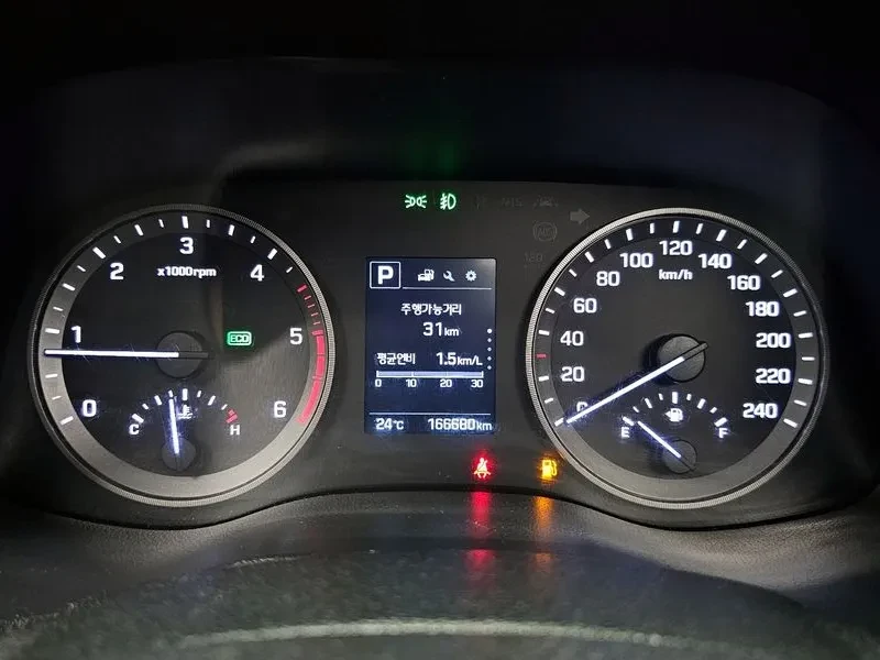 Hyundai Tucson DIESEL 1.7 2WD MODERN FEVER, снимка 8 - Автомобили и джипове - 55263636