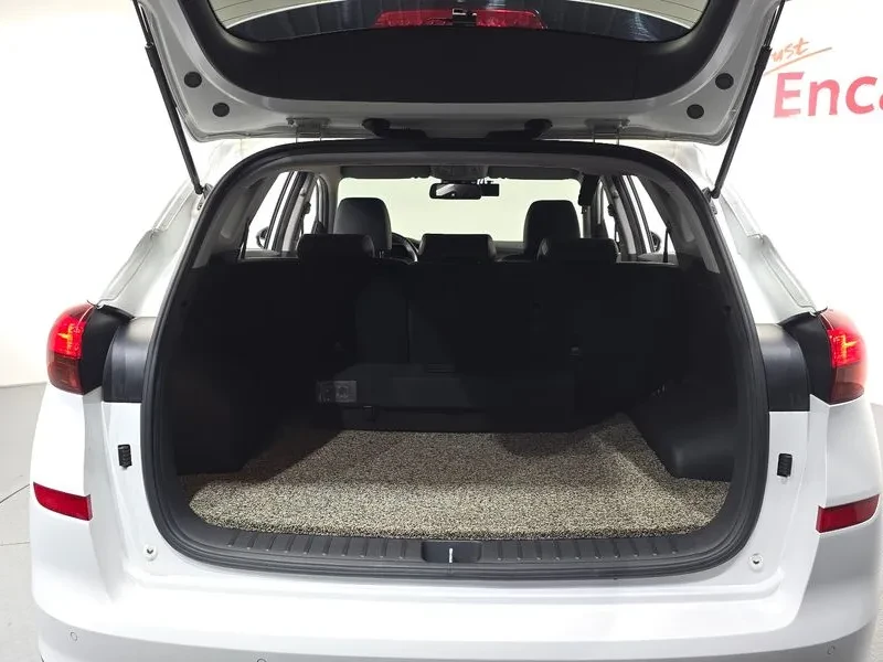 Hyundai Tucson 2.0 2WD PREMIUM, снимка 16 - Автомобили и джипове - 56293129