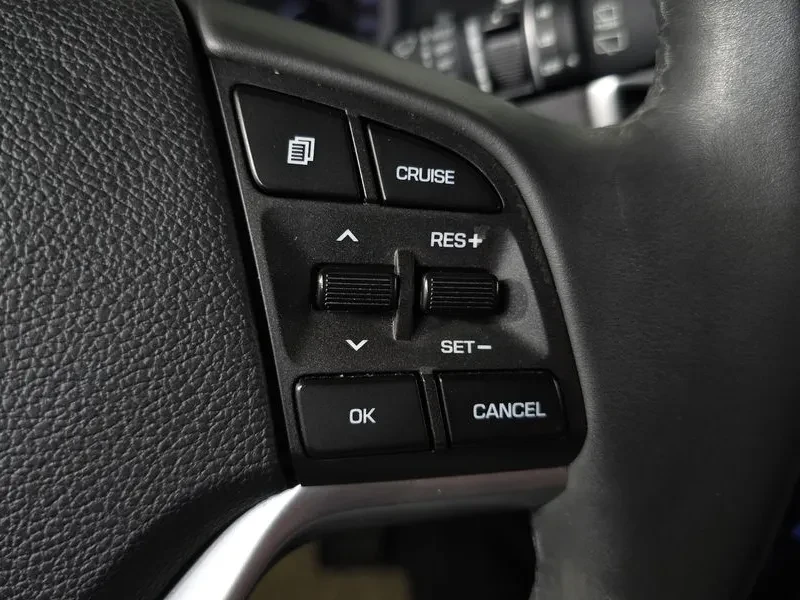 Hyundai Tucson 2.0 2WD PREMIUM, снимка 15 - Автомобили и джипове - 56293129