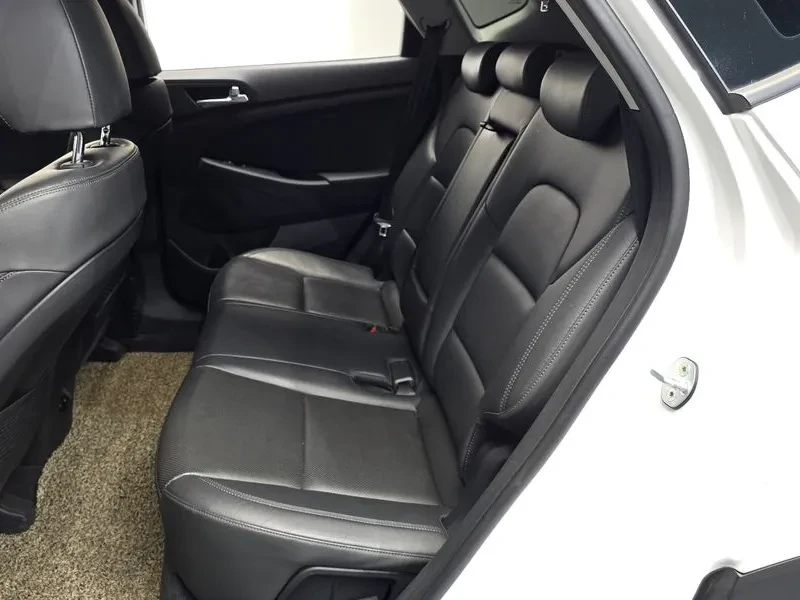 Hyundai Tucson 2.0 2WD PREMIUM, снимка 11 - Автомобили и джипове - 56293129
