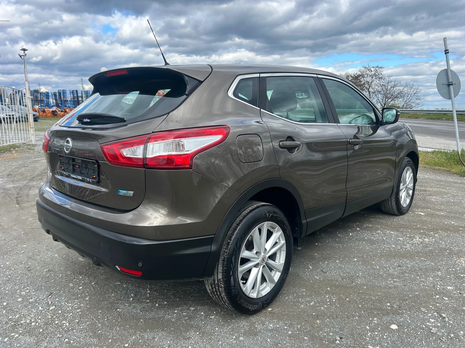 Nissan Qashqai 1.6 DCI / АВТОМАТИК / ДИСТРОНИК / КАМЕРА / НАВИ  - изображение 4