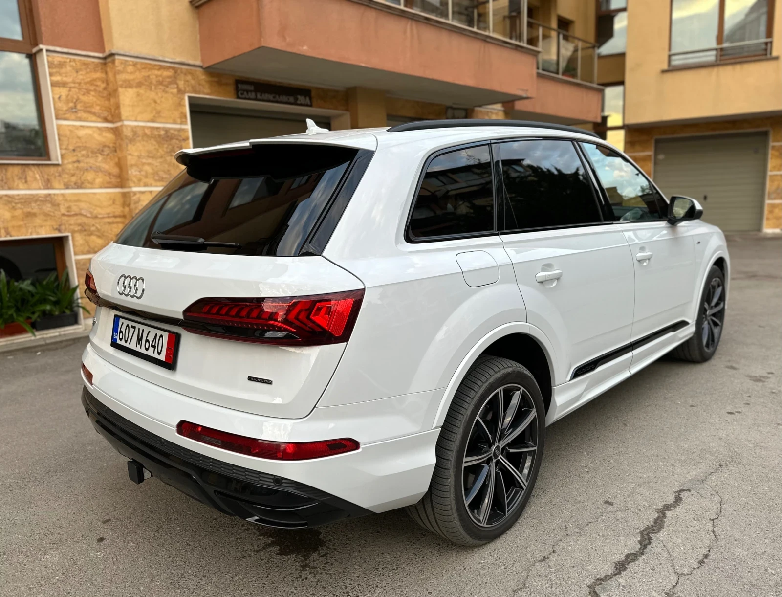 Audi Q7 55TFSI S-line Black Optic - изображение 6