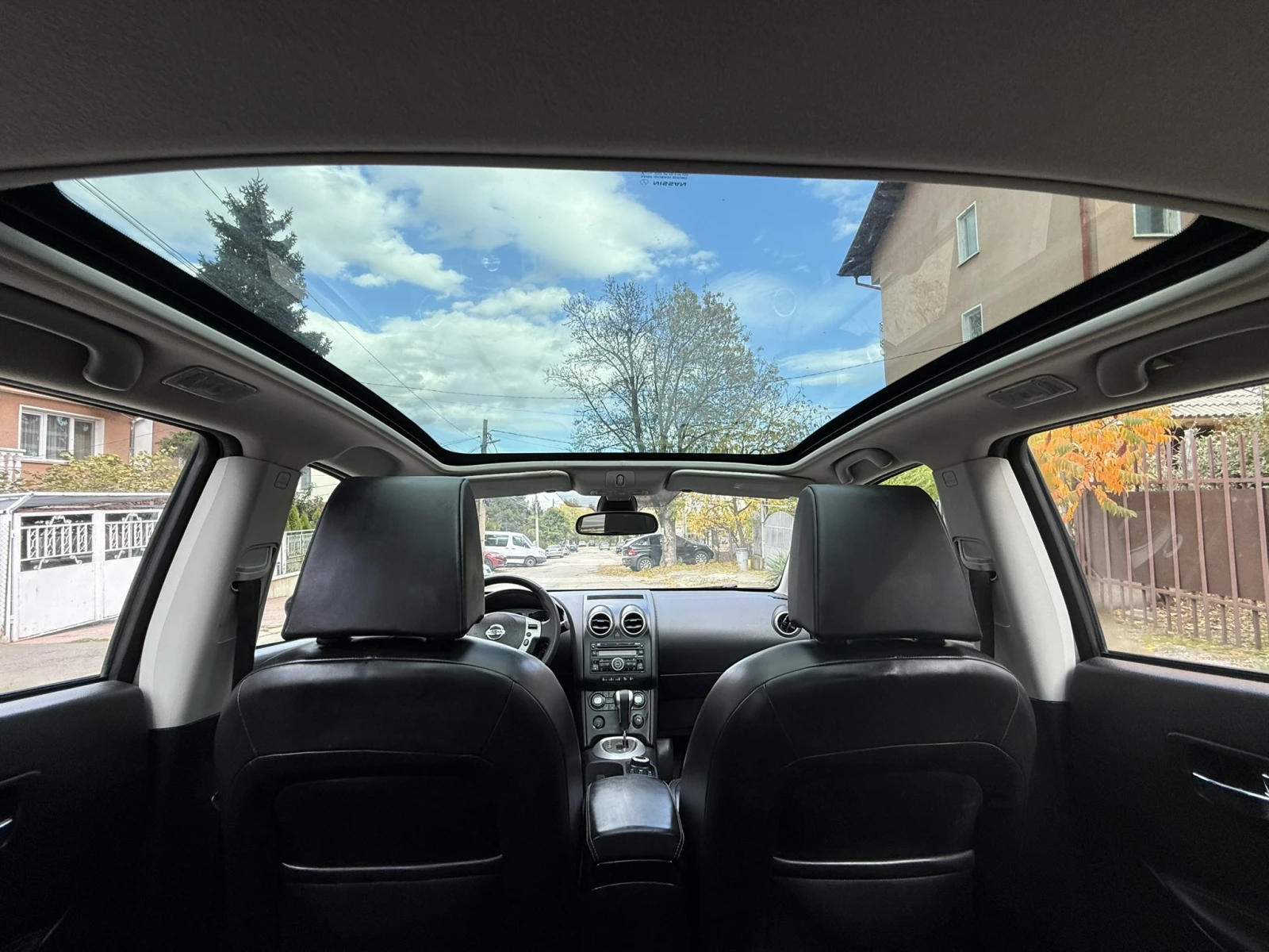 Nissan Qashqai 2.0i 141HP 4x4 / AVTOMAT / PANORAMA / FULL KEYLES | Mobile.bg — изображение 14