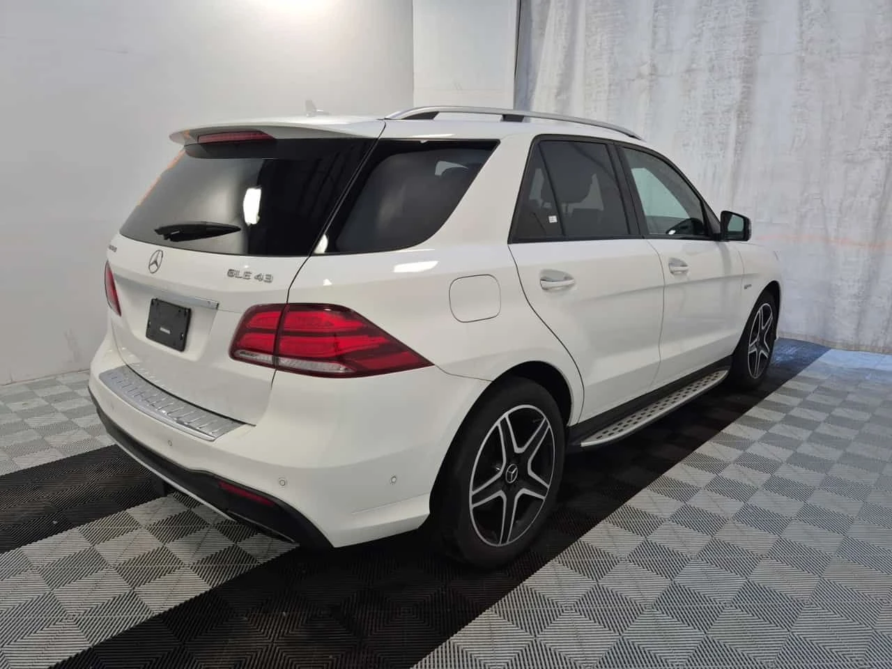 Mercedes-Benz GLE 43 AMG * PANORAMA* 2 KEYS* ПАМЕТ* CARFAX *  - изображение 3