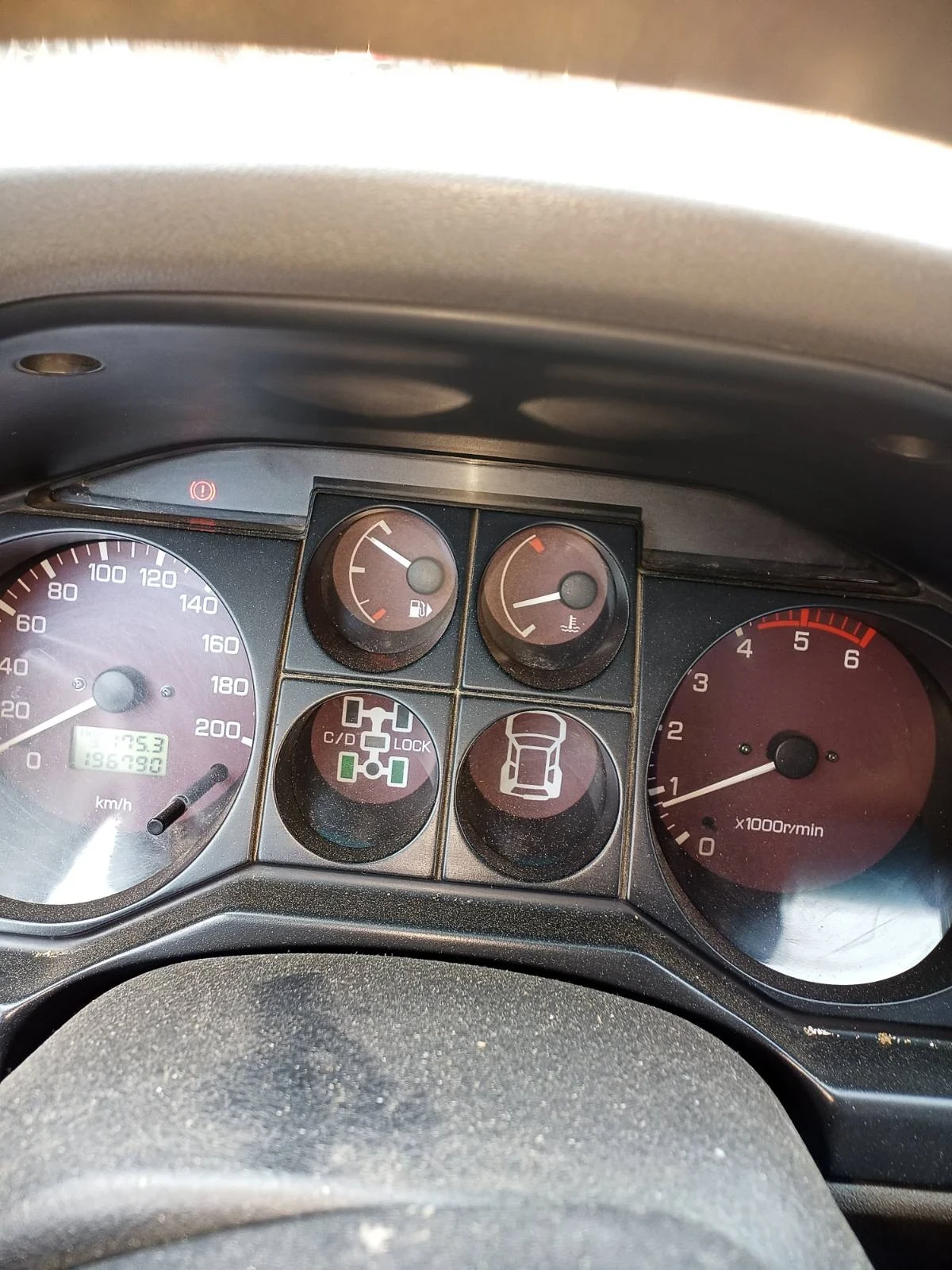 Mitsubishi Pajero 3.2 дизел, снимка 8 - Автомобили и джипове - 53733600