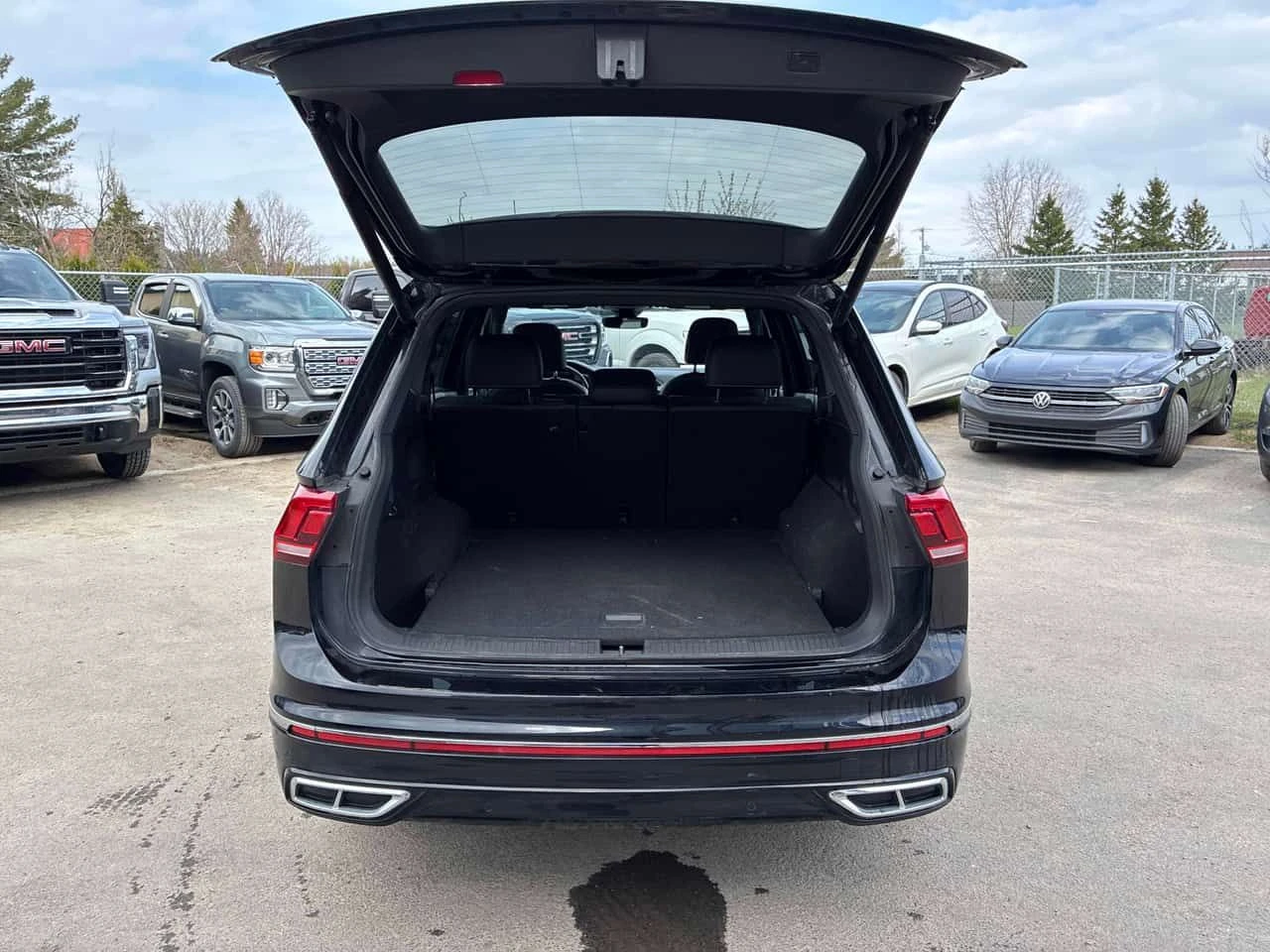 VW Tiguan Highline R Line /360/DIS/FENDER, снимка 14 - Автомобили и джипове - 54365309