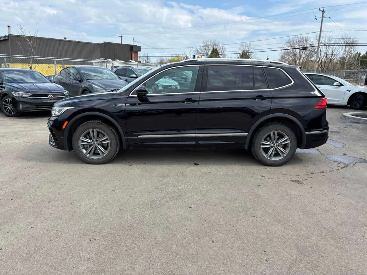 VW Tiguan Highline R Line /360/DIS/FENDER, снимка 2 - Автомобили и джипове - 54365309