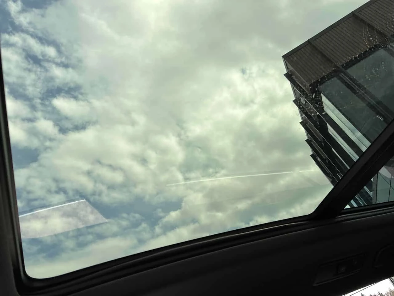 VW Tiguan Highline R Line /360/DIS/FENDER, снимка 16 - Автомобили и джипове - 54365309