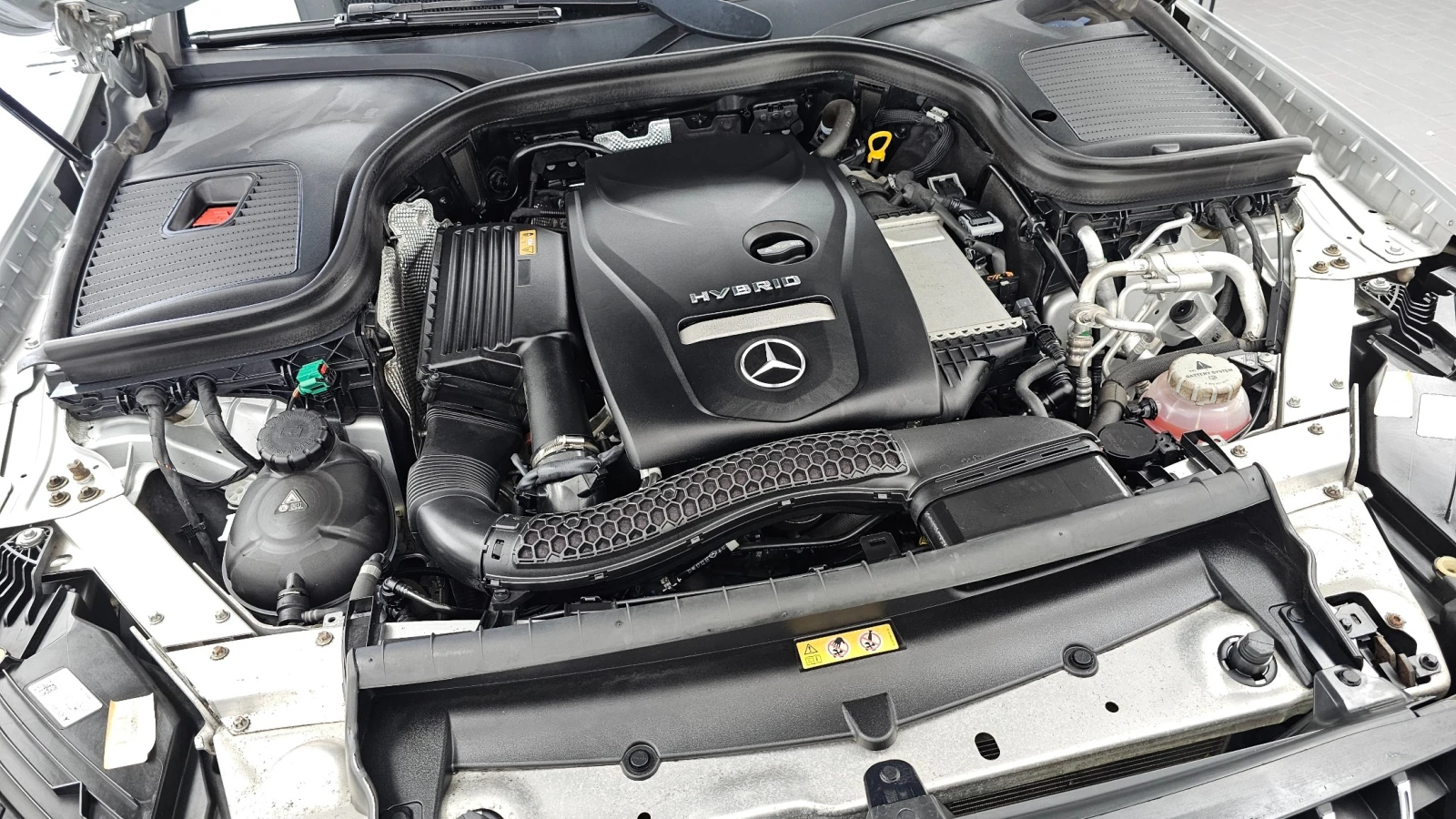 Mercedes-Benz GLC 300 Plug-in Hybrid, снимка 5 - Автомобили и джипове - 56072920