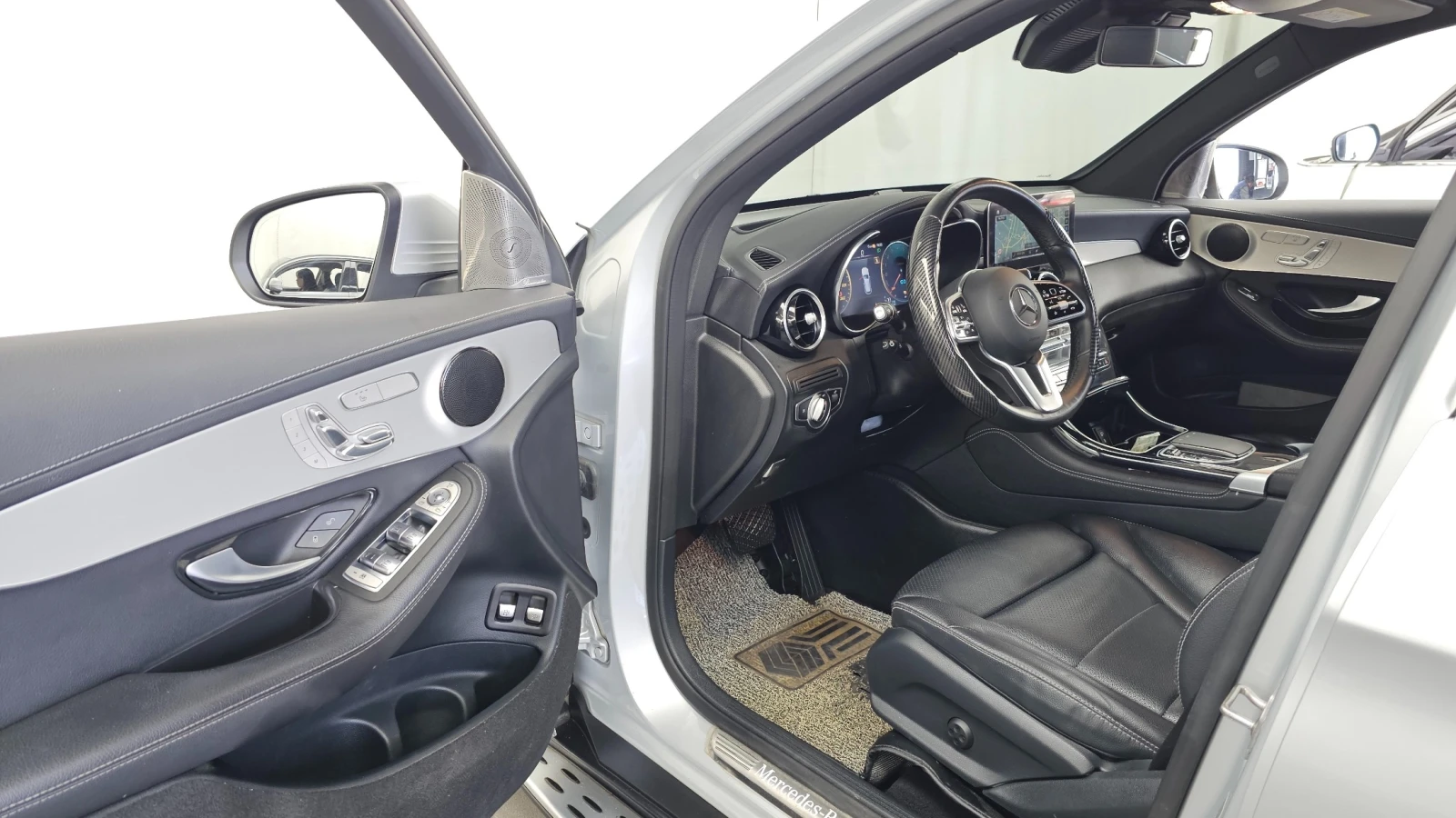 Mercedes-Benz GLC 300 Plug-in Hybrid, снимка 8 - Автомобили и джипове - 56072920