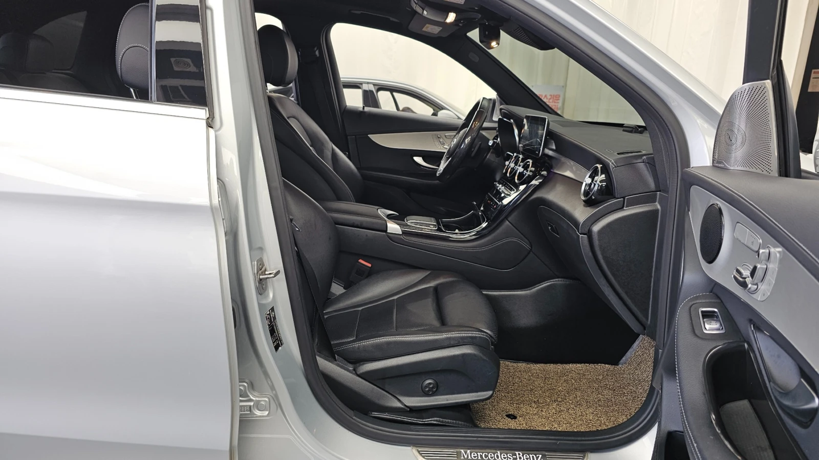 Mercedes-Benz GLC 300 Plug-in Hybrid, снимка 10 - Автомобили и джипове - 56072920