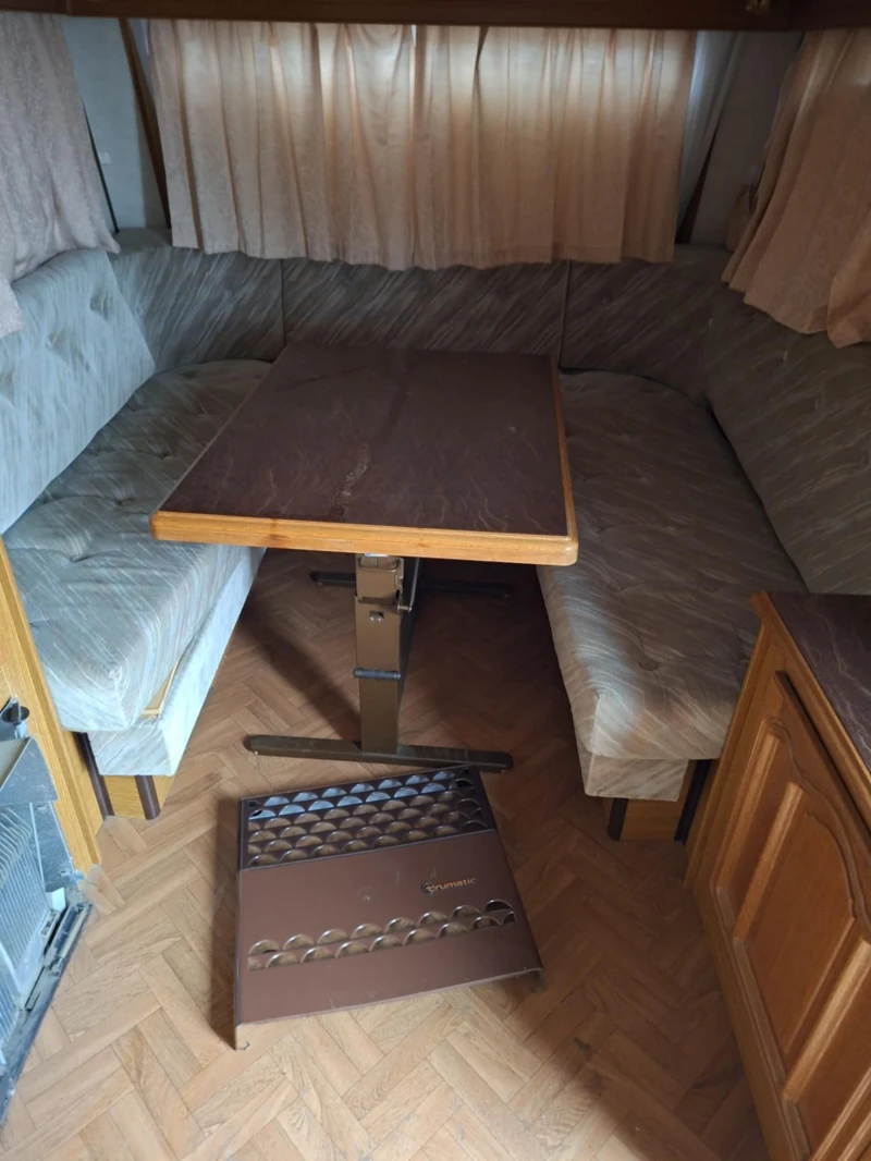 Каравана Hobby 4.20, снимка 8 - Каравани и кемпери - 53285181